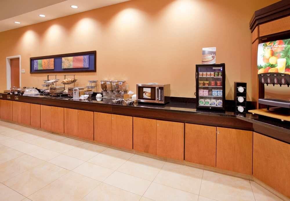 Fairfield Inn & Suites By Marriott Kearney Bagian luar foto