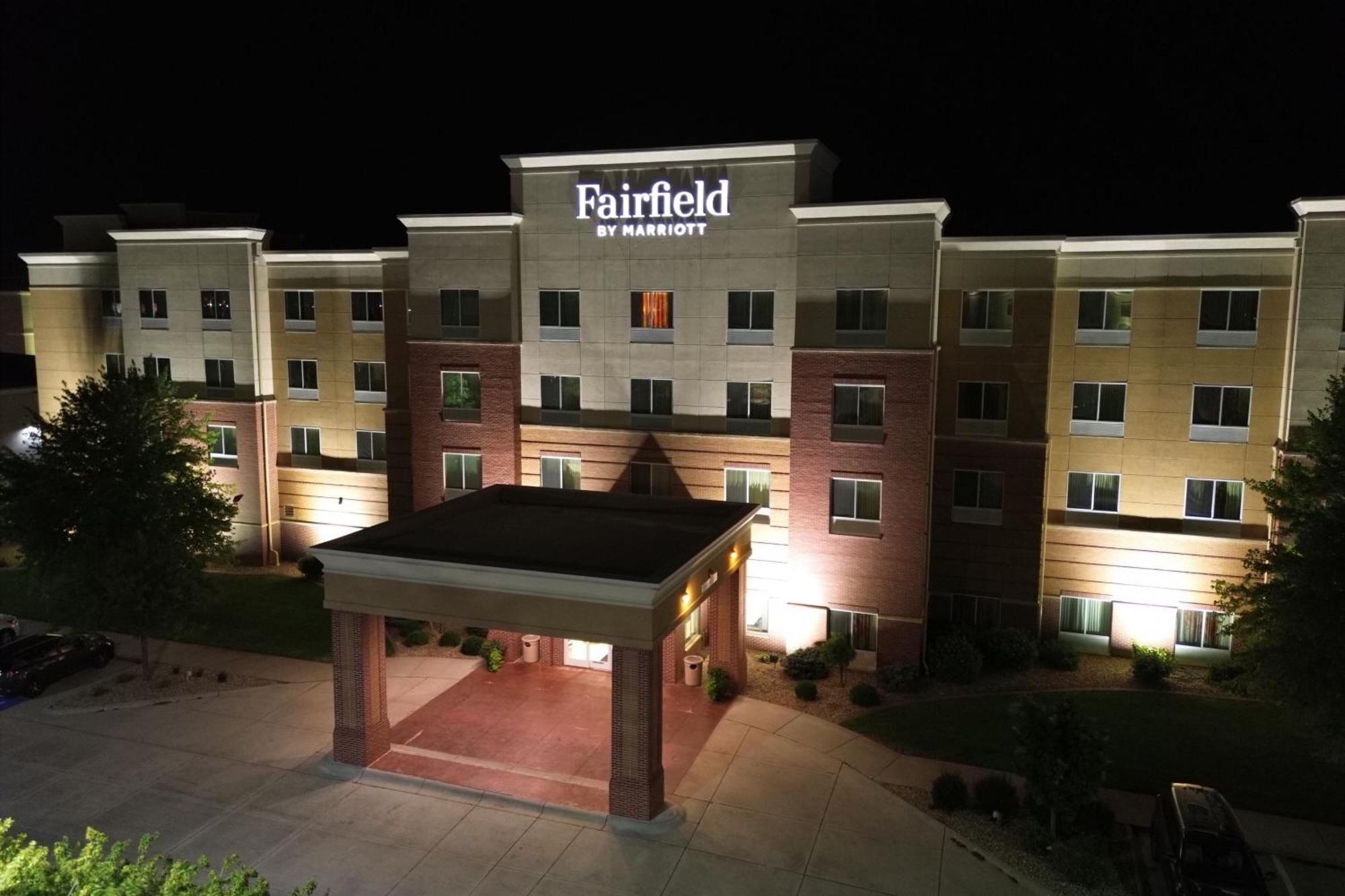 Fairfield Inn & Suites By Marriott Kearney Bagian luar foto