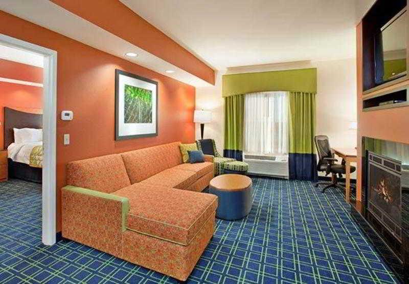 Fairfield Inn & Suites By Marriott Kearney Ruang foto