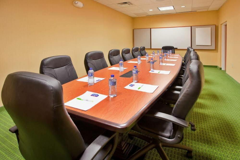 Fairfield Inn & Suites By Marriott Kearney Bagian luar foto